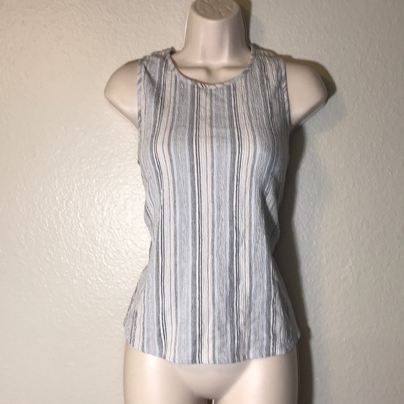 Sophie Rue Tops - Sophie Rue XL Beautiful textured crop top